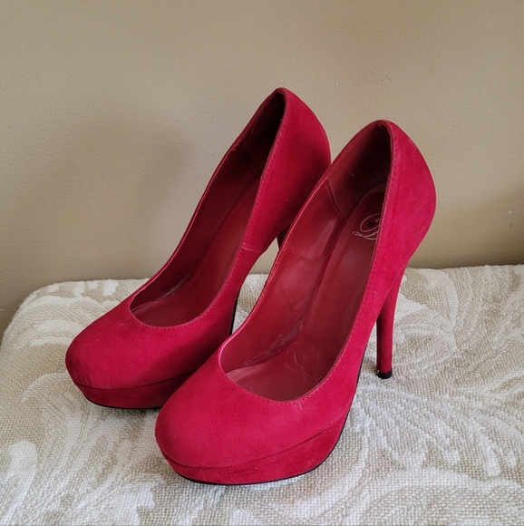 4/$15 SALE My Delicious Shoes Bold Red Women's Heels - Picture 4 of 9